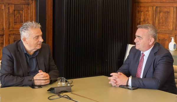 Συνάντηση του Αναπληρωτή Περιφερειάρχη κ. Απ. Ασπράκη με τον Ευρωβουλευτή Φρέντι Μπελέρη στην Περιφέρεια Νοτίου Αιγαίου