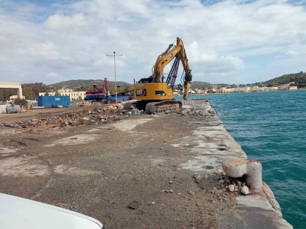 Τ. Κωττάκης Δήμαρχος Λέρου: Οι εργασίες που γίνονται είναι ό,τι καλύτερο μπορούσε να γίνει – Από το 2013 το λιμάνι του Λακκιού ήταν επικίνδυνο για την σωματική ασφάλεια όλων μας