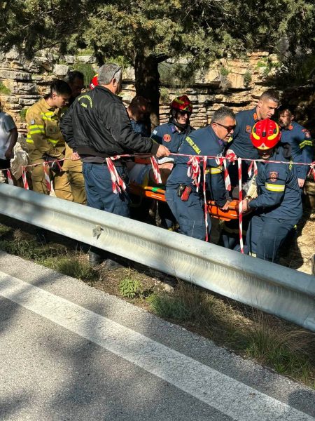 Ρόδος: Περιπατητής τουρίστας έπεσε σε γκρεμό 15 μέτρων κοντά στον Αττάβυρο και τραυματίστηκε σοβαρά!