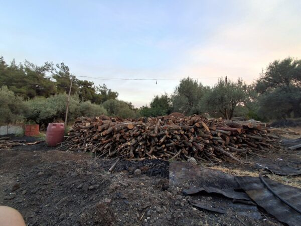Το Καμίνι: Ένα Αρχιτεκτονικό “Θαύμα” από Ξύλο και Χώμα