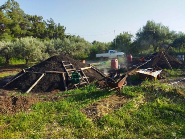 Το Καμίνι: Ένα Αρχιτεκτονικό “Θαύμα” από Ξύλο και Χώμα