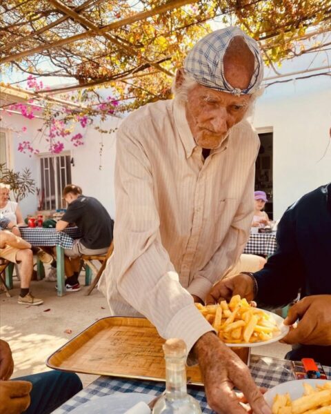 Σάββας & Αναστασία – Γλυφάδα Ρόδου: Μια σταγόνα Αιγαίου από το 1950.