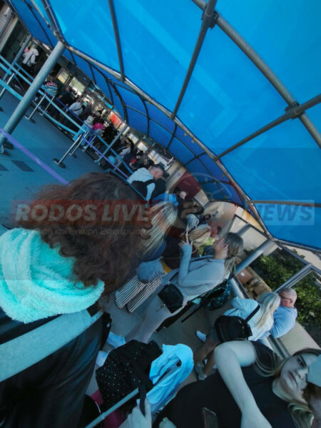 ΡΟΔΟΣ: Εικόνες ντροπής στο «Διαγόρας» – Εγκλωβισμένοι εκατοντάδες τουρίστες, «πρεμιέρα» με κλάματα και ουρές χιλιομέτρων