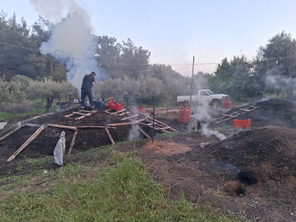 Το Καμίνι: Ένα Αρχιτεκτονικό “Θαύμα” από Ξύλο και Χώμα