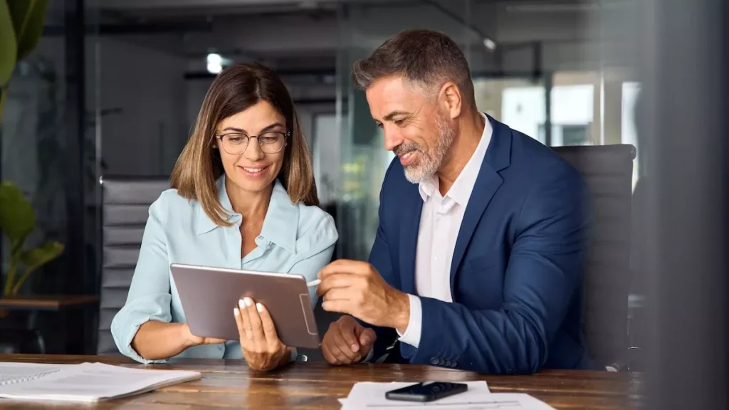 Ο Μάσκ προσλαμβάνει άμεσα με 260 ευρώ την ημέρα με τηλεργασία