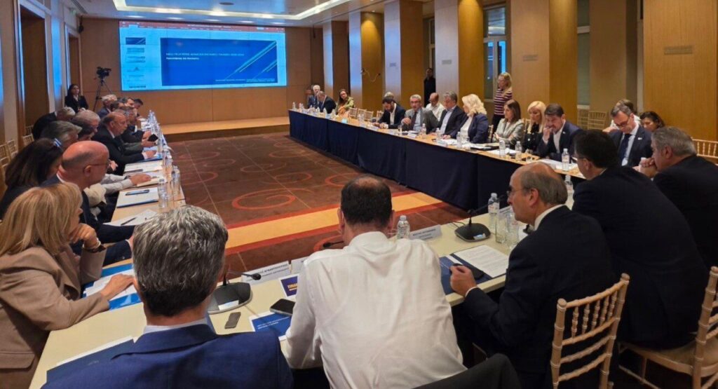 Ο Γ. Χατζημάρκος στη σύσκεψη υπό τον Κ. Χατζηδάκη για το νέο Πολυετές Δημοσιονομικό Πλαίσιο 2028-2034