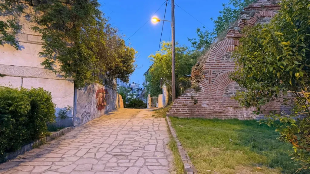 Θεσσαλονίκη: Η στιγμή που ακούγεται ο πυροβολισμός προς τον 28χρονο Τούρκο και σφαδάζει από τον πόνο, δείτε βίντεο