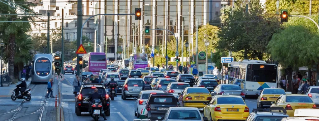 Βενζίνη – diesel οχήματα: Πρέπει να ανησυχούν οι 5,5 εκατομμύρια κάτοχοί τους;