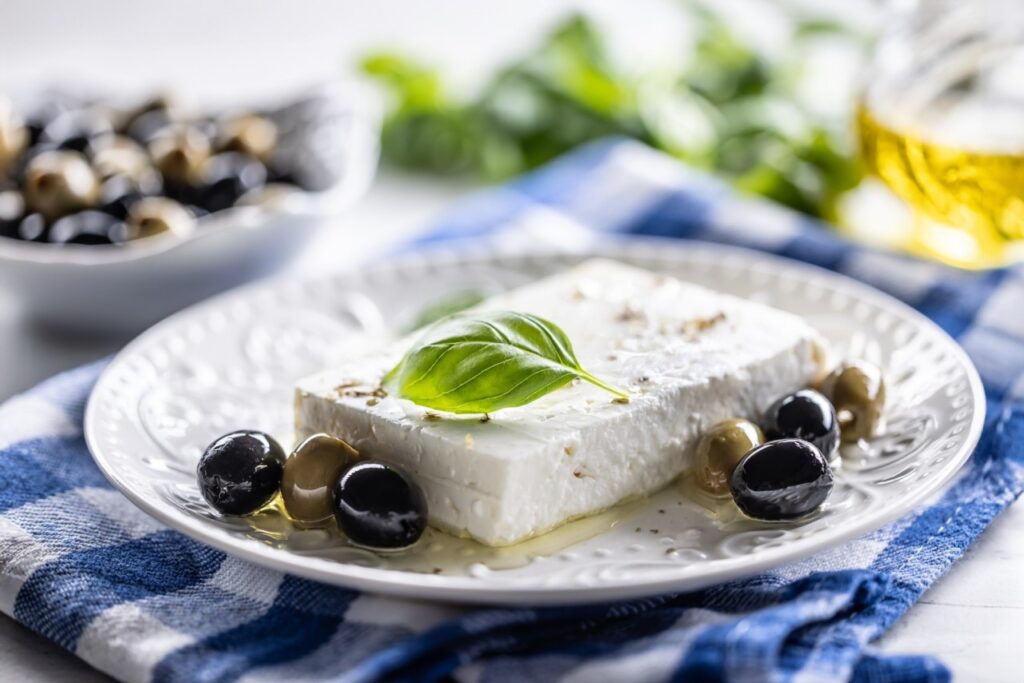 Φέτα: Ο πόλεμος του τυριού και η σύγκρουση ΗΠΑ–Ευρωπαϊκής Ενωσης