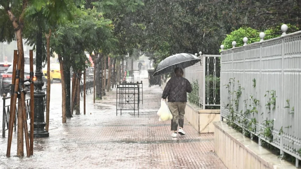 Καιρός: Βροχές και πτώση της θερμοκρασίας λόγω της κακοκαιρίας – εξπρές – Πρόγνωση ανά περιοχή
