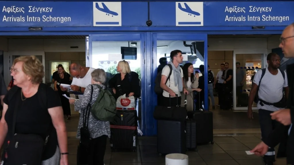 Τα 5 αεροδρόμια που υποδέχονται τις 3 στις 4 διεθνείς αφίξεις στην Ελλάδα (γράφημα)