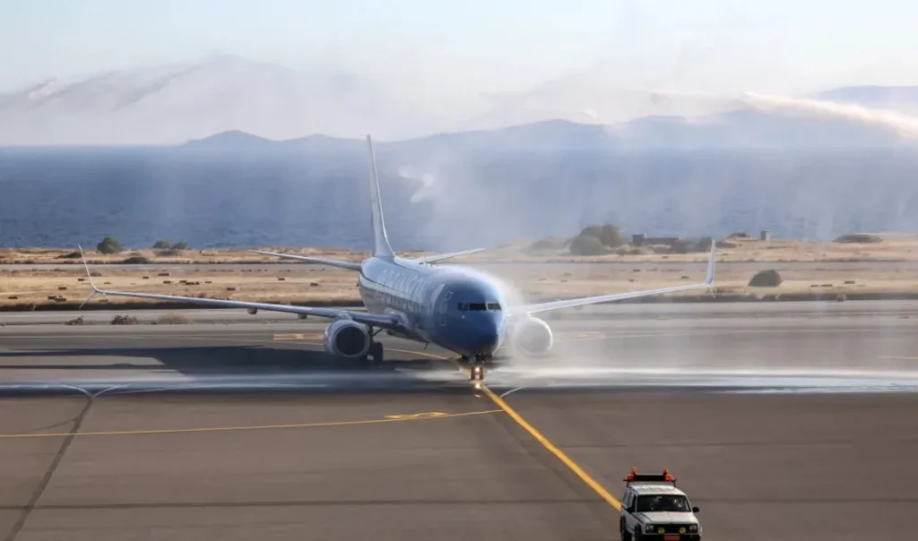 Σοκ σε πτήση προς Ηράκλειο: Επιβάτης κατέβασε το παντελόνι του μπροστά σε αεροσυνοδό