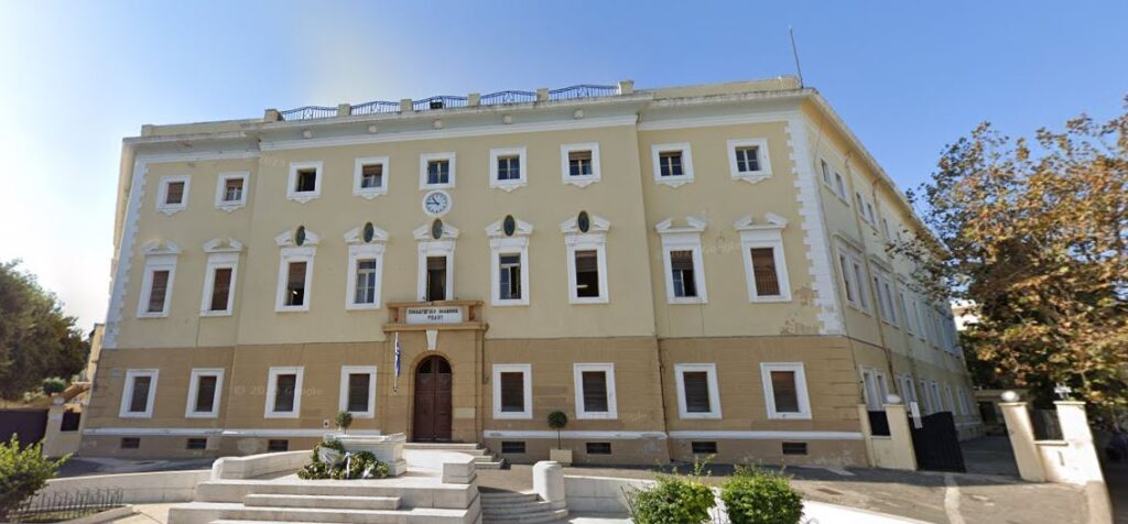 Η Ακαδημία στον πάγο, οι οικίσκοι στη Δημοτική Επιτροπή