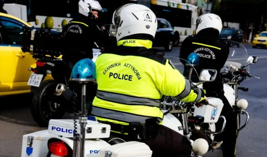 Μπαράζ ελέγχων από την ΕΛΑΣ για τη χρήση κράνους: Πάνω από 1070 παραβάσεις σε μια εβδομάδα Μπαράζ ελέγχων από την ΕΛΑΣ για τη χρήση κράνους: Πάνω από 1070 παραβάσεις σε μια εβδομάδα