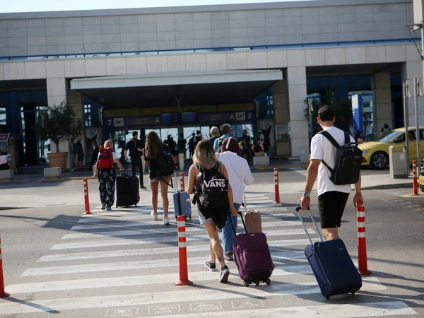 Γειωμένες οι πτήσεις λόγω της κακοκαιρίας Erminio: Σειρά ακυρώσεων και επιστροφών σε Κρήτη, Ρόδο Γειωμένες οι πτήσεις λόγω της κακοκαιρίας Erminio: Σειρά ακυρώσεων και επιστροφών σε Κρήτη, Ρόδο