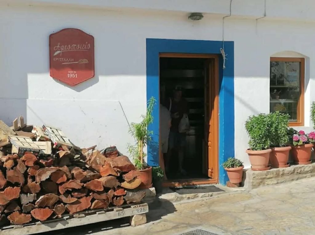 Λειψοί: Μυρωδιά Πάσχα στον φούρνο της κυρίας Ευδοκίας – Η καρδιά του νησιού χτυπά από τα χαράματα (audio)