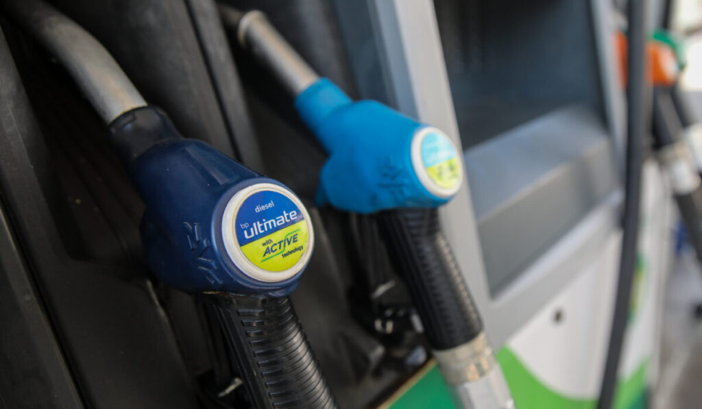 Στο τραπέζι νέο Fuel Pass – Τα μέτρα που εξετάζει η κυβέρνηση για να σβήσει τη «φωτιά» της ακρίβειας