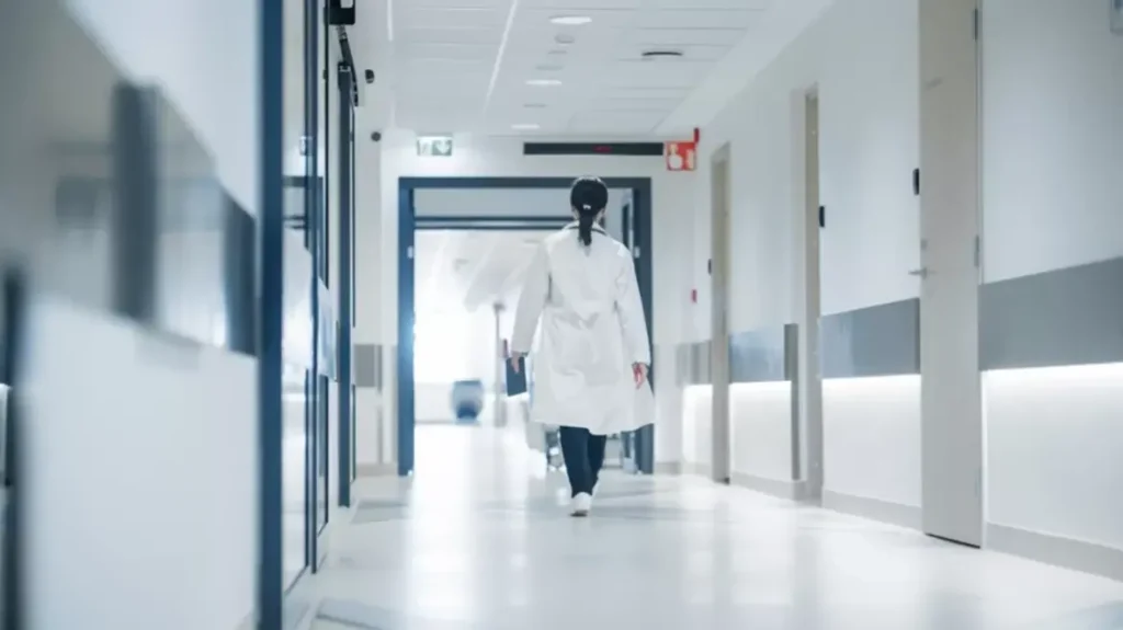 5.400 γιατροί έφυγαν από την Ελλάδα τα τελευταία πέντε χρόνια – Ποια είναι η πρώτη χώρα επιλογής τους 5.400 γιατροί έφυγαν από την Ελλάδα τα τελευταία πέντε χρόνια – Ποια είναι η πρώτη χώρα επιλογής τους