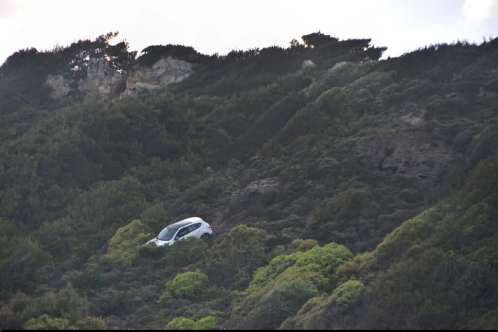 Τράβηξε το τιμόνι για να γκρεμίσει στη χαράδρα την εν διαστάσει σύζυγο και το παιδί του και επιχείρησε να αυτοκτονήσει!