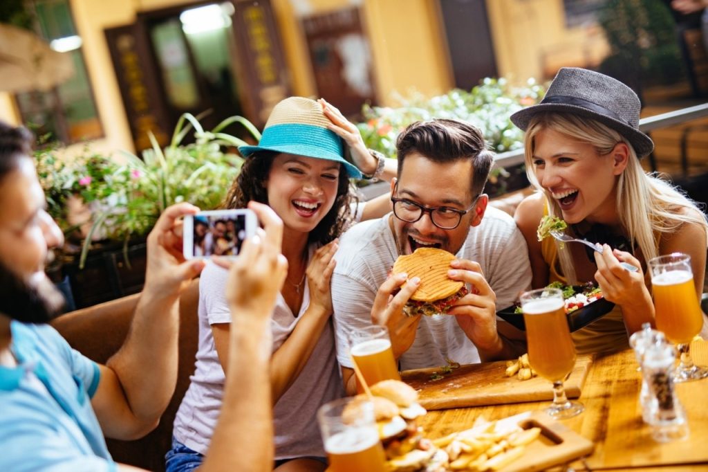 Πώς οι influencers ‘’σκότωσαν’’ τα μικρά μαγαζιά της γειτονιάς