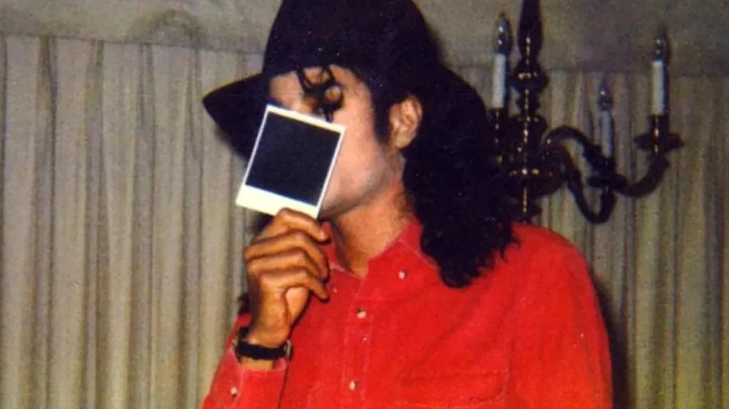 Νέες καταγγελίες για τον Μάικλ Τζάκσον: Νάρκωσε, βίασε και κακοποίησε σεξουαλικά παιδιά 7-8 ετών Νέες καταγγελίες για τον Μάικλ Τζάκσον: Νάρκωσε, βίασε και κακοποίησε σεξουαλικά παιδιά 7-8 ετών