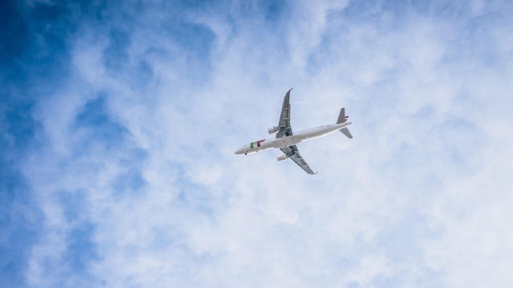 ΙΕΑ: Η Ευρώπη έχει αποθέματα καυσίμων αεροσκαφών για 6 βδομάδες – Πιθανή η ακύρωση πτήσεων, τα μέτρα της ΕΕ