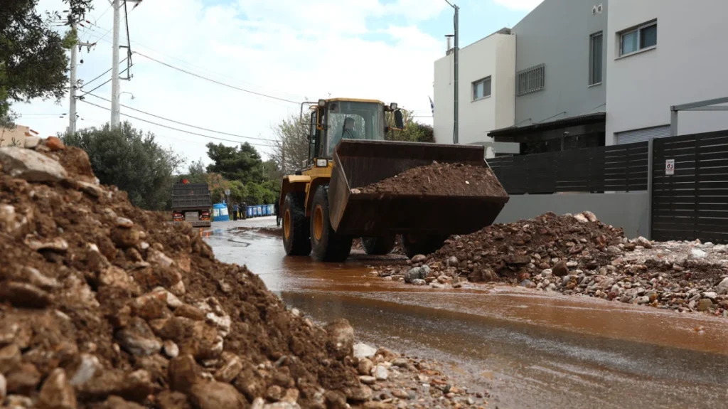 Νέο έκτακτο δελτίο επιδείνωσης καιρού της ΕΜΥ, πορτοκαλί προειδοποίηση για 11 περιοχές – Πώς θα κινηθεί τις επόμενες ώρες