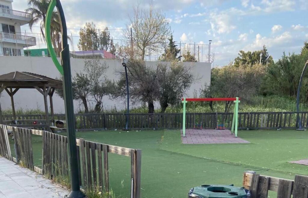 Κώστας Αντωνίου στον RV: «Όλα είναι θέμα παιδείας» – Βανδαλισμοί στις παιδικές χαρές στις Καλυθιές