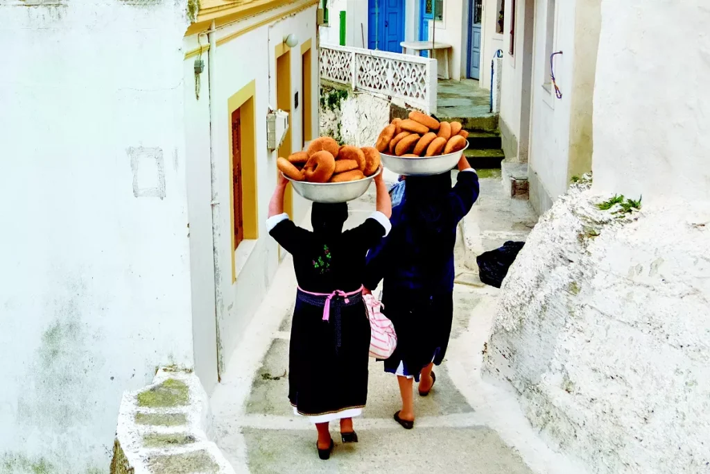 Πάσχα στα νησιά: Τα έθιμα, οι συνταγές και οι παραδόσεις σε Ιόνιο και Αιγαίο Πάσχα στα νησιά: Τα έθιμα, οι συνταγές και οι παραδόσεις σε Ιόνιο και Αιγαίο