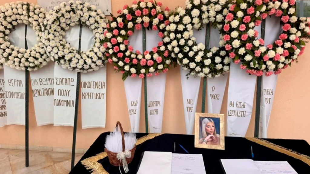 «Καλό ταξίδι αγγελούδι μου»: Σε κλίμα οδύνης συγγενείς και φίλοι λένε το τελευταίο «αντίο» στην 19χρονη Μυρτώ