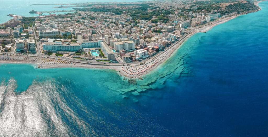 Με μεγάλες εκπτώσεις η καμπάνια “Big Orange Sale” της easyJet για πτήσεις και διακοπές έως το 2027 | Στη λίστα και η Ελλάδα