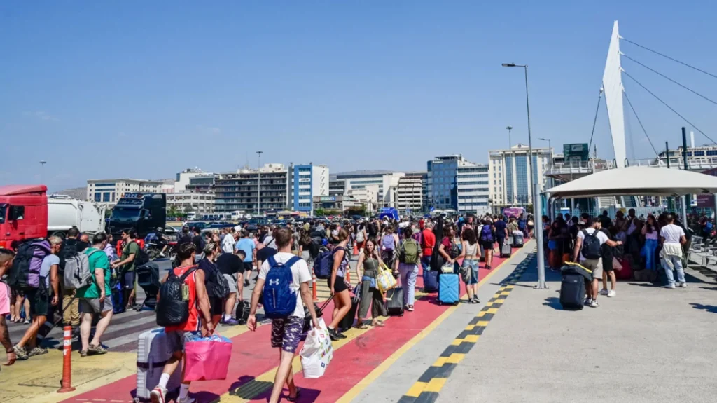 Κοινωνικός τουρισμός για 300.000 δικαιούχους: Όλες οι λεπτομέρειες για τις αιτήσεις, τη μοριοδότηση, τις τιμές και τη δωρεάν διαμονή