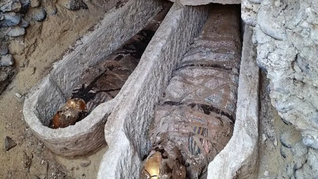 Αίγυπτος: Αρχαιολόγοι ανακάλυψαν αντίγραφο της «Ιλιάδας» του Ομήρου, στο στομάχι μιας μούμιας