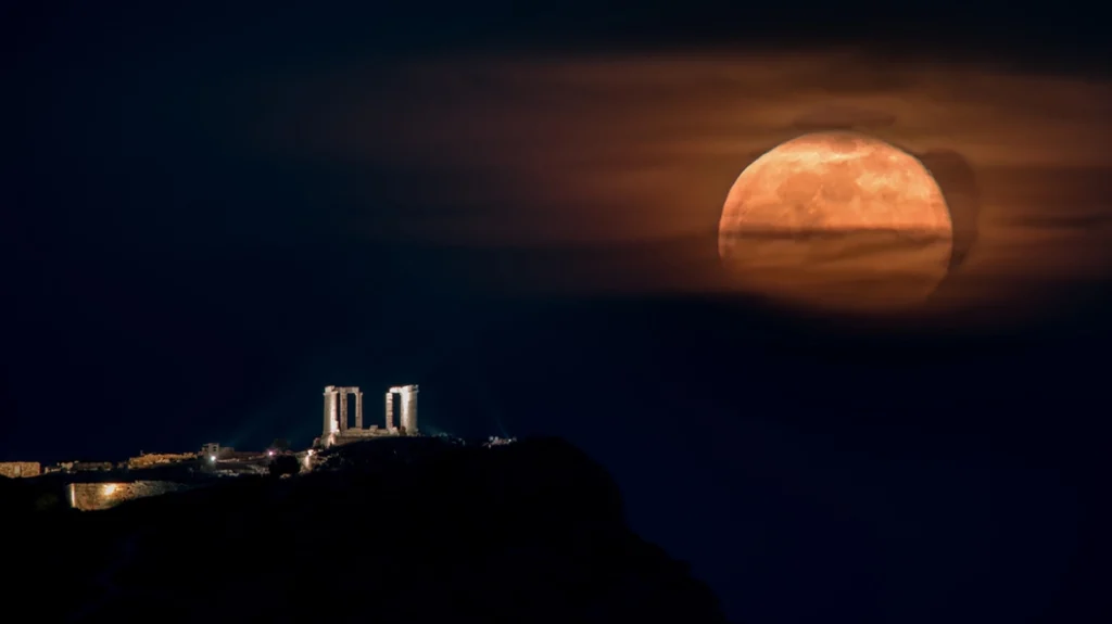 Ροζ πανσέληνος στις 2/4, η πρώτη της άνοιξης – Τι συμβολίζει