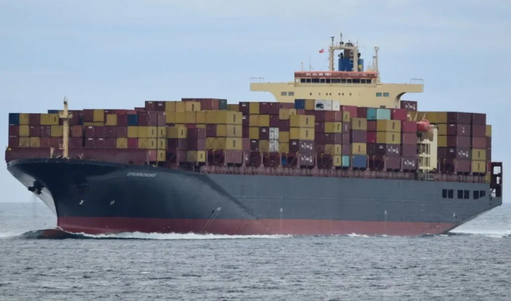 Χτυπήθηκε πλοίο ελληνικών συμφερόντων στο Ομάν – Σώα τα μέλη του πληρώματος