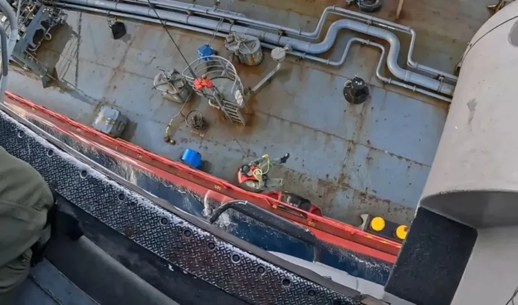 Συγκλονιστικό βίντεο από Super Puma σε επιχείρηση διάσωσης πληρώματος τάνκερ Συγκλονιστικό βίντεο από Super Puma σε επιχείρηση διάσωσης πληρώματος τάνκερ