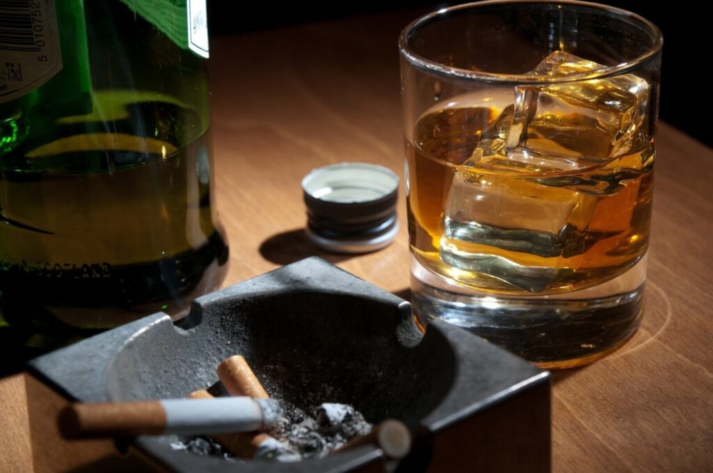 «Μεγάλος αδελφός» για τσιγάρα και ποτά – Τι αλλάζει από 16 Απριλίου