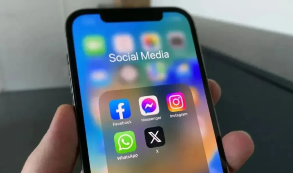 “Ψηφιακή ασπίδα” για τους ανήλικους: Η Ελλάδα απαγορεύει τη χρήση των social media σε παιδιά κάτω των 15 ετών – Από την 1η Ιανουαρίου 2027 η εφαρμογή του μέτρου