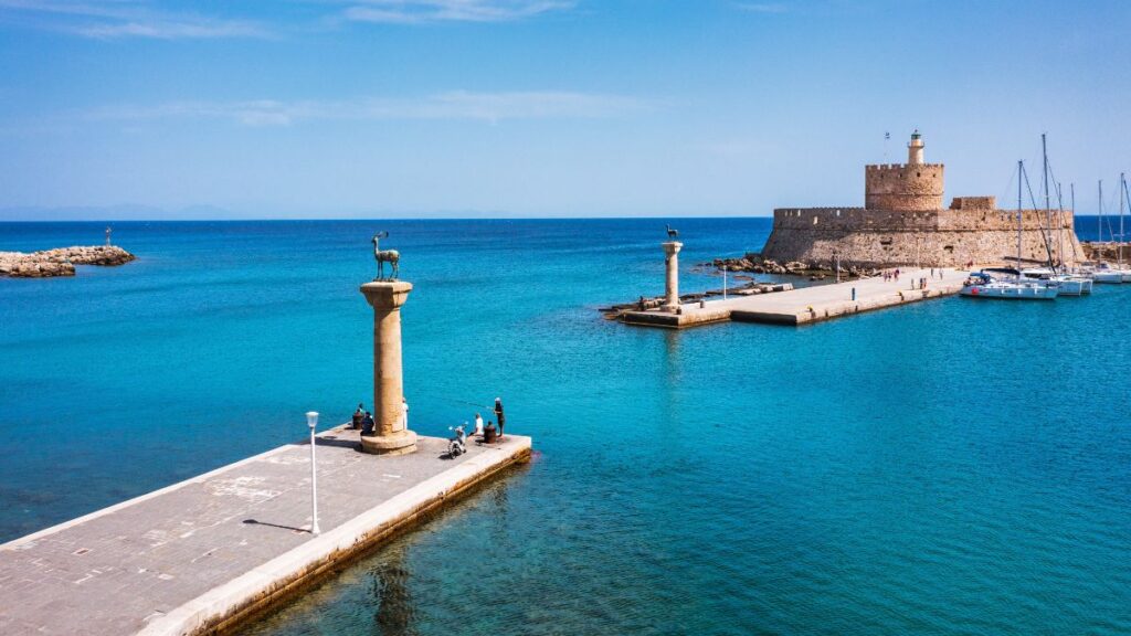 Ρόδος: Από την παλιά πόλη μέχρι τα καταγάλανα νερά – ζήσε τη μαγεία της!