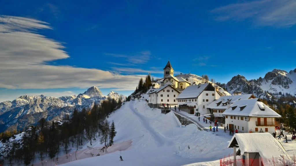 Αυτή είναι η νέα τάση: Προσφέρουν σπίτια με 1 ευρώ στις Άλπεις και οι αιτήσεις πέφτουν «βροχή»