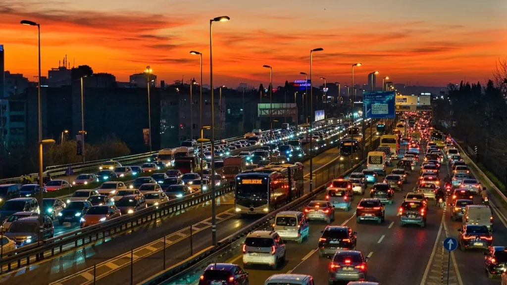 Τέλη με το μήνα και ο θεός να βάλει το χέρι του