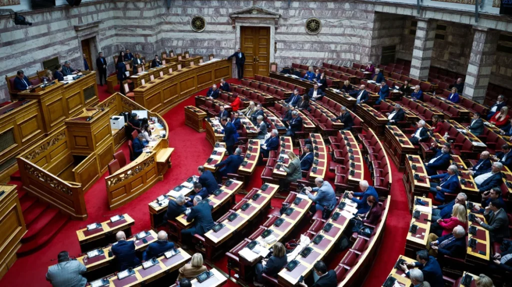 Τα πανεπιστημιακά πτυχία των 300 της Βουλής: Ποιοι έχουν, ποιοι δεν έχουν, ποιοι εγκατέλειψαν, ποιοι δηλώνουν τελειόφοιτοι