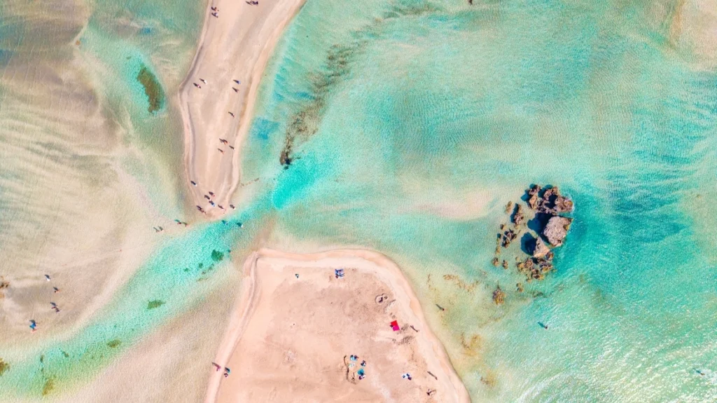 Απάτητες παραλίες 2026: Δείτε πίνακες με τις παραλίες και τις περιοχές