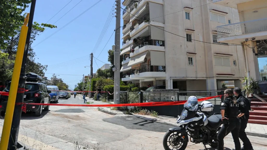 Πέθανε και η δεύτερη 17χρονη μαθήτρια που έκανε τη βουτιά θανάτου από πολυκατοικία στην Ηλιούπολη