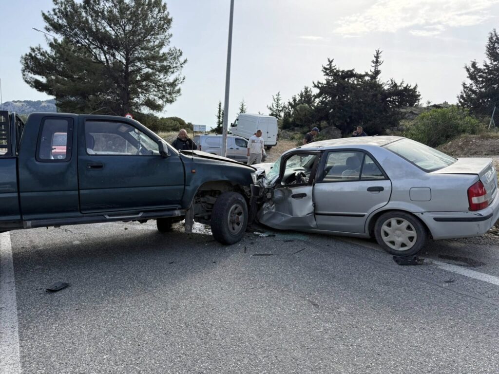 Τροχαίο ατύχημα στον Αρχάγγελο (Φωτο)