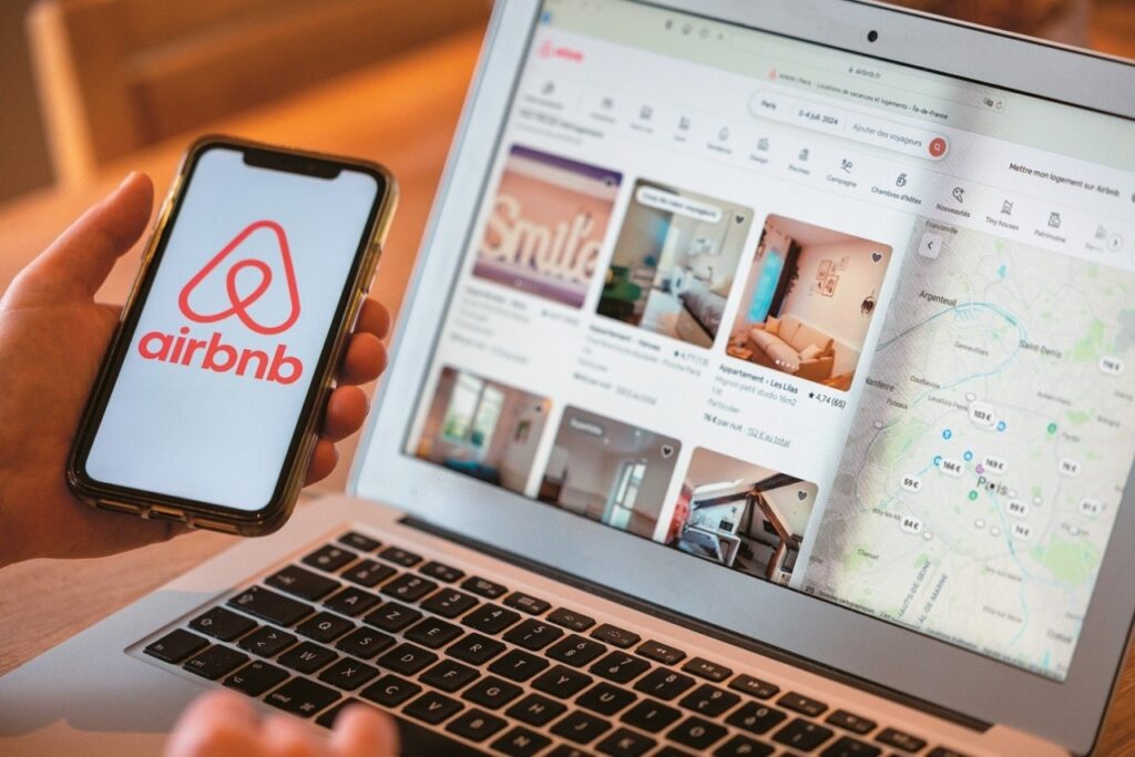 Airbnb: Τα βρίσκουν στην πλατφόρμα και τα κλείνουν «μαύρα» στο χέρι