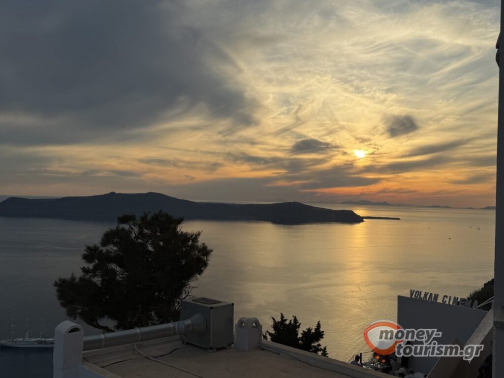 Τα ελληνικά νησιά που ξεχωρίζει το Condé Nast Traveller για ρομαντικές αποδράσεις