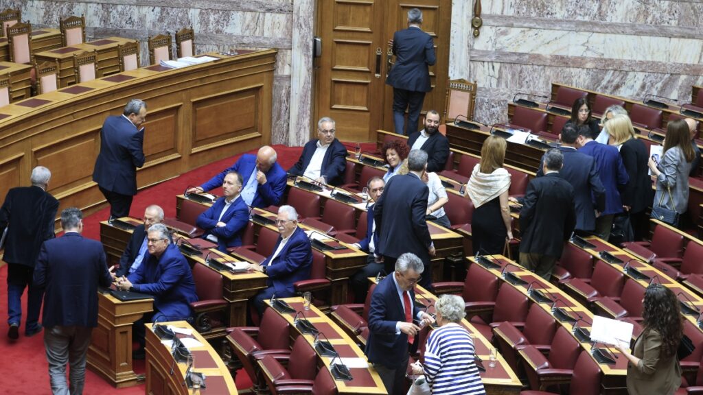 Με 155 «όχι» απορρίφθηκε η πρόταση για Εξεταστική για τις υποκλοπές – Άγρια σύγκρουση με αποχωρήσεις ΠΑΣΟΚ, ΣΥΡΙΖΑ, ΚΚΕ