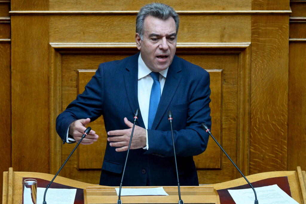 «12μηνη διάρκεια της πύλης εισόδου-εξόδου στο λιμάνι της Λέρου ζητά ο Μάνος Κόνσολας με ενίσχυση εξοπλισμού, υποδομών και προσωπικού για τον διαβατηριακό έλεγχο»