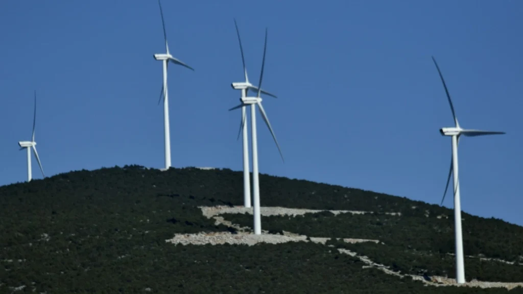 Νέο Χωροταξικό: Γιατί μπαίνει φρένο στις ανεμογεννήτριες στα νησιά